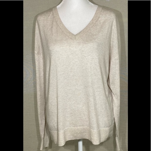 Elizabeth & James for Kohls Sweaters - Elizabeth & James Collab w/Kohls Oatmeal Color V-neck Long Sleeve Sweater, M